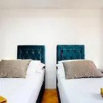 Modern Deluxe Apartment Sara 2